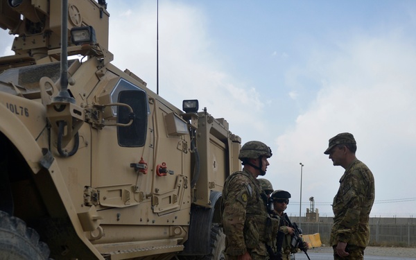 AFCENT commander visits 455 AEW