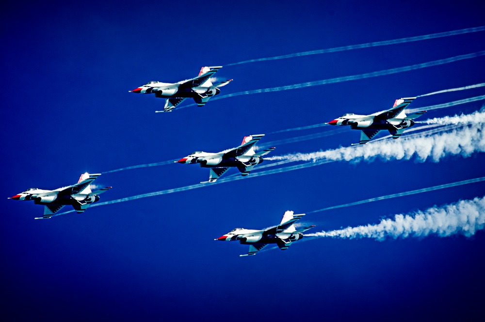 Thunderbirds perform at Daytona Beach, Fla.