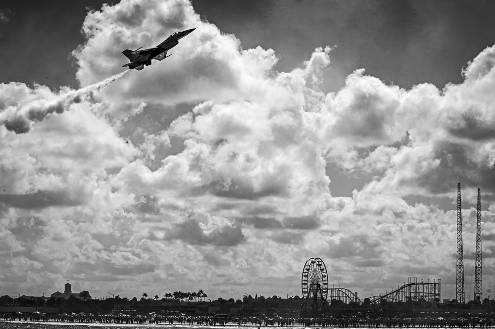 Thunderbirds perform at Daytona Beach, Fla.