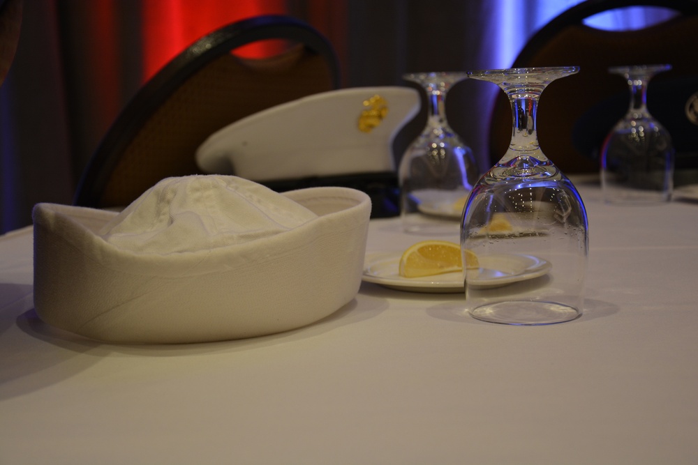 Table of the lone sailor