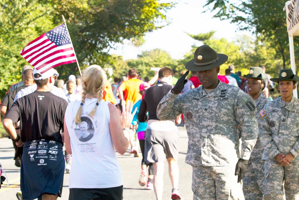 98th Training Division supports 2014 Army Ten Miler