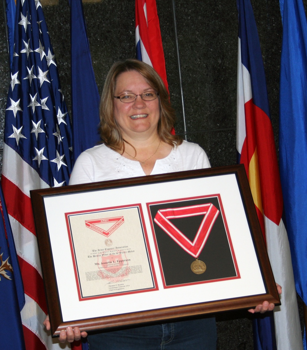 USACE Payroll Program Manager concludes career with the end of FY 14