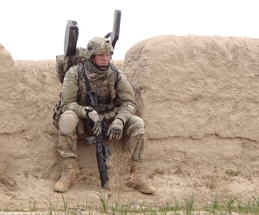 dvids-news-us-army-eod-soldier-pulls-grenade-from-man-s-leg