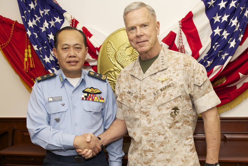 Marine Corps Commandant Hosts Royal Malaysian Air Force General