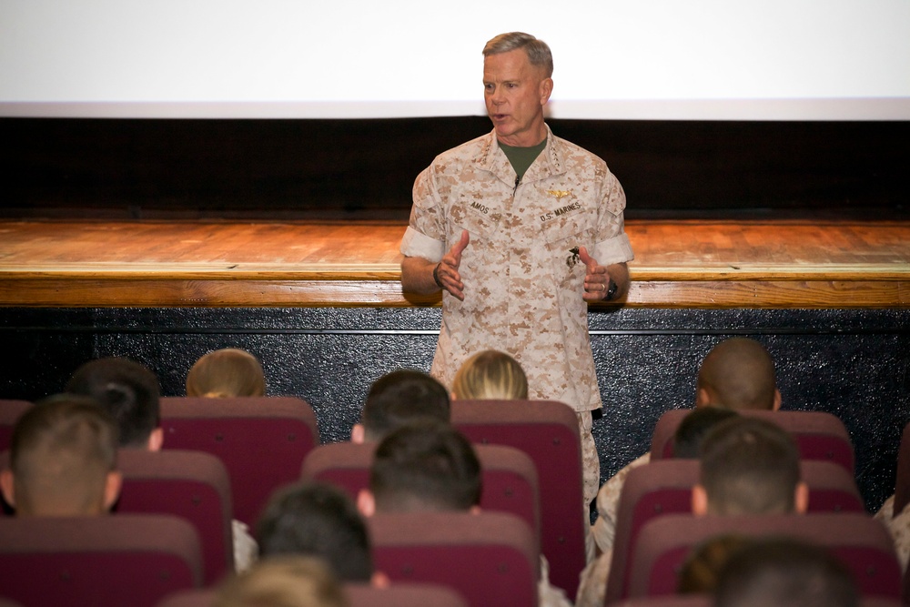 Marine Corps Commandant Visits MCAS Beaufort