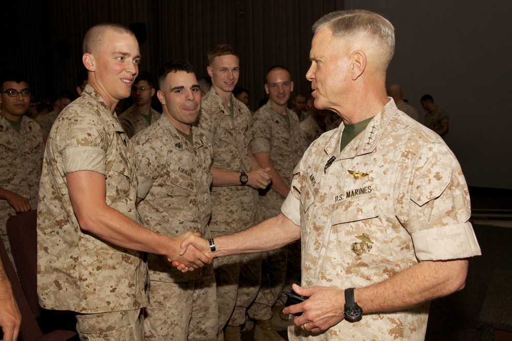 Marine Corps Commandant Visits MCAS Beaufort