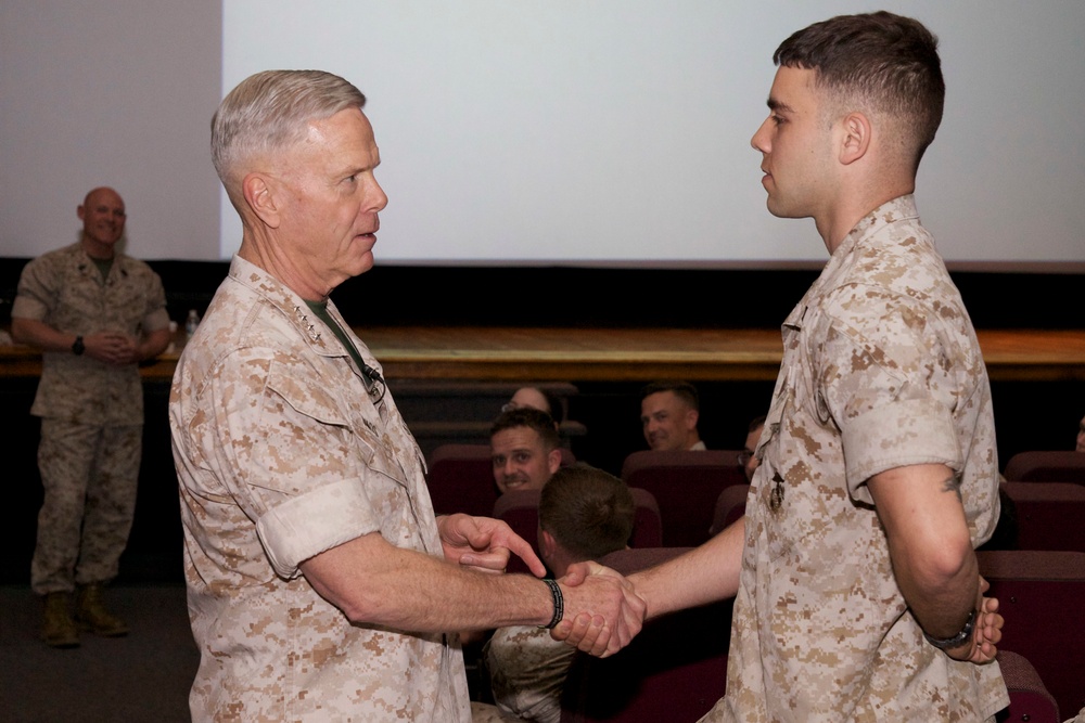 Marine Corps Commandant Visits MCAS Beaufort