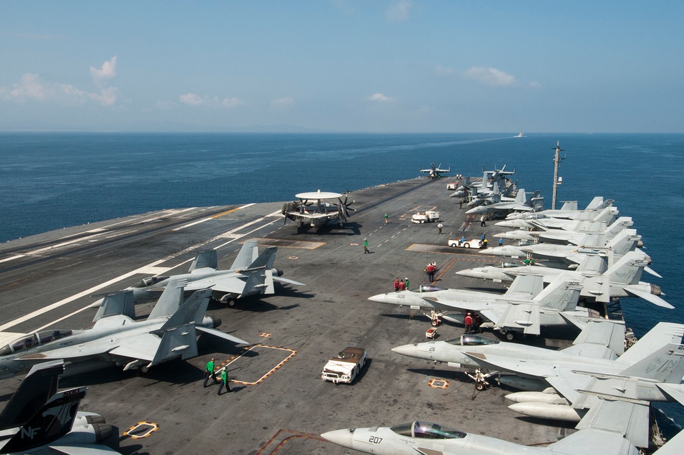 USS George Washington transits through the Basilan Strait