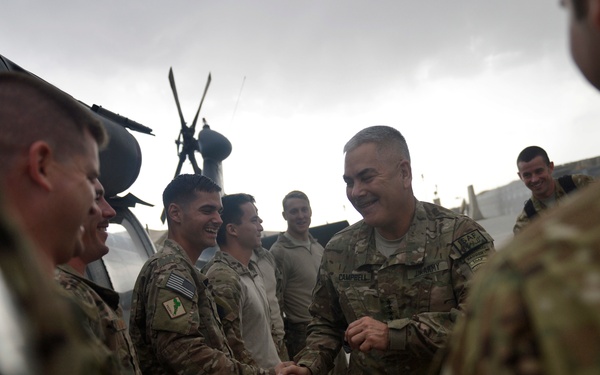 ISAF commander visits Bagram