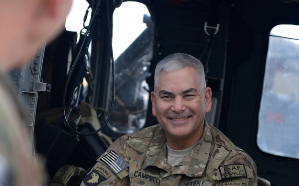 ISAF commander visits Bagram