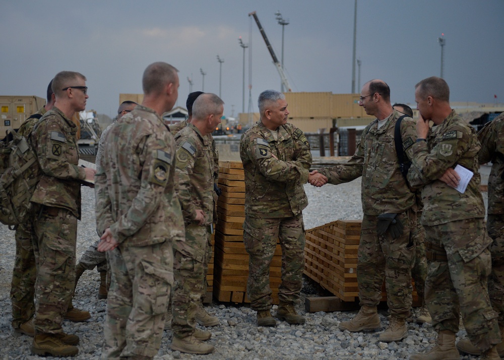 ISAF commander visits Bagram