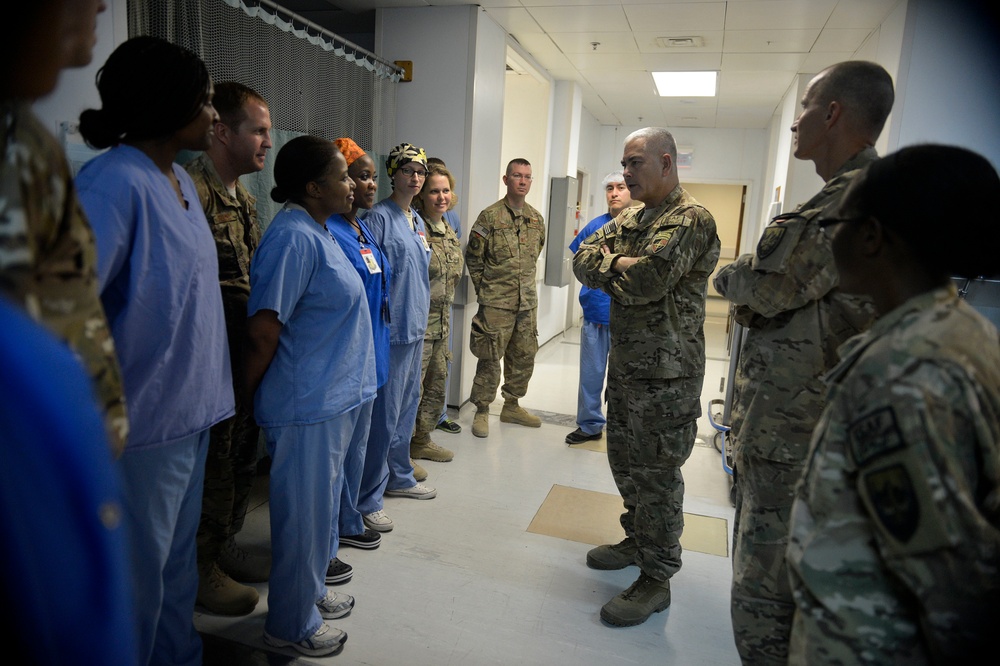 ISAF Commander visits Bagram