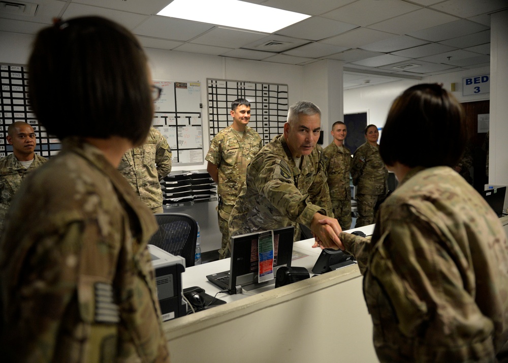 ISAF Commander visits Bagram