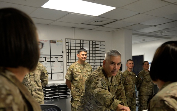 ISAF Commander visits Bagram