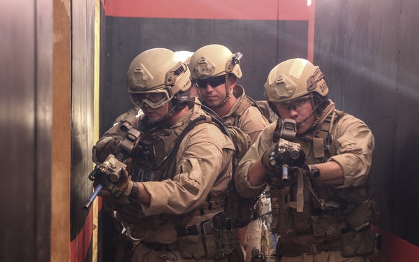 Recon Marines conduct CQT