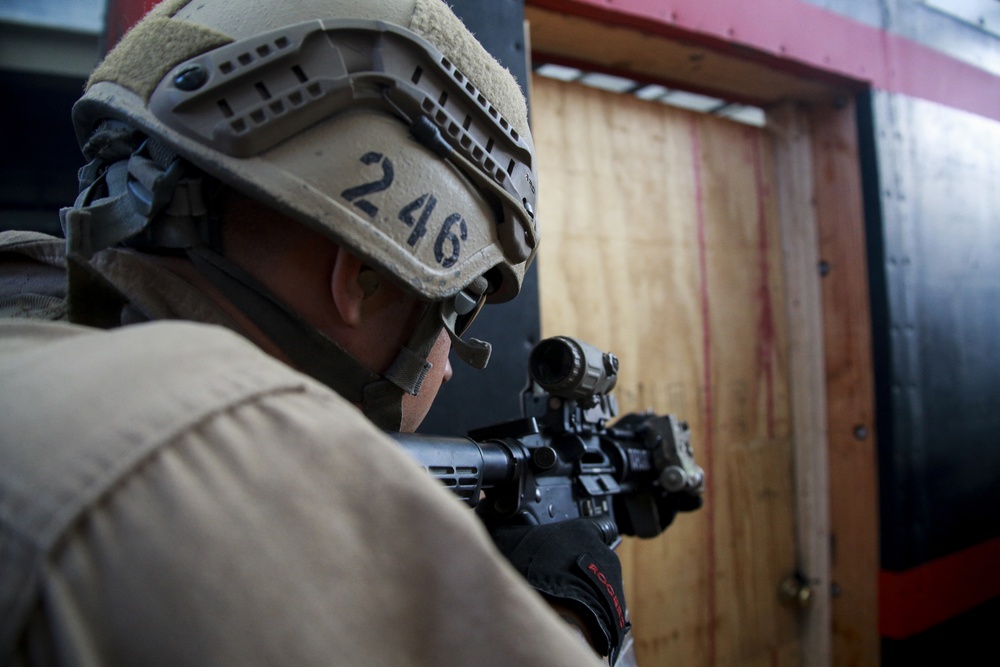 Recon Marines conduct CQT