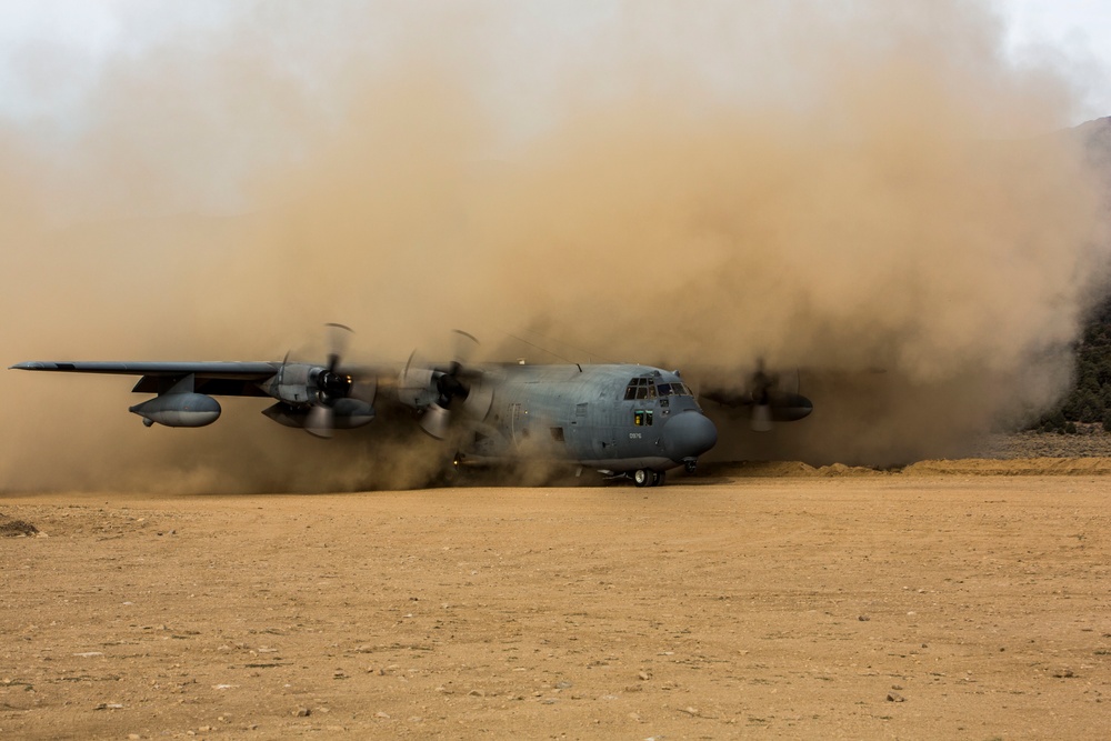 3D MSOB Marines conduct low level static line parachute jumps at Bridgeport, California