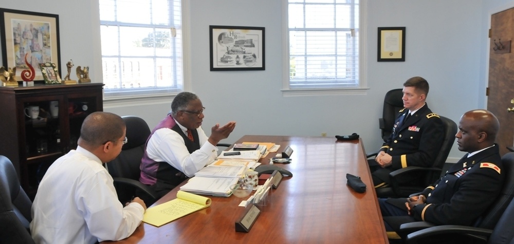 Thompson, Flaggs discuss issues beneficial to Army Reserve, Vickburg community