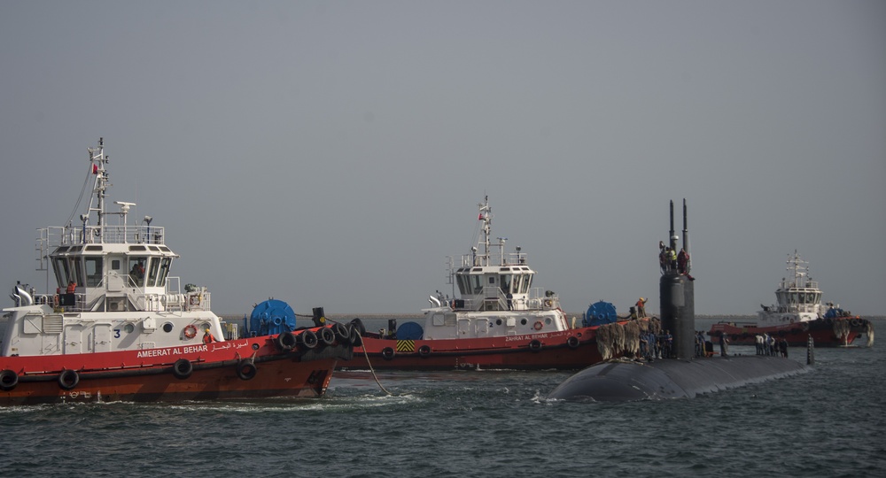 USS Boise enters port