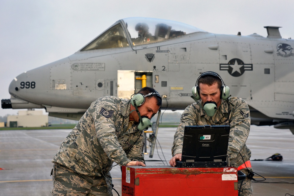 Crew chiefs launch an A-10 Thunderbolt II from Selfridge