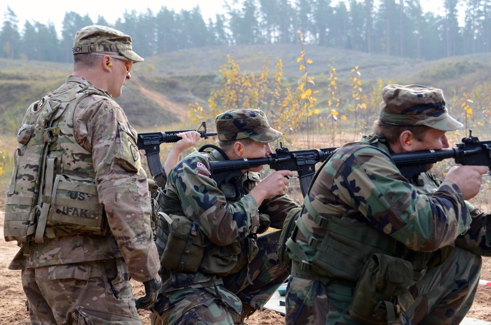 Latvian Soldiers train on the M4 rifle