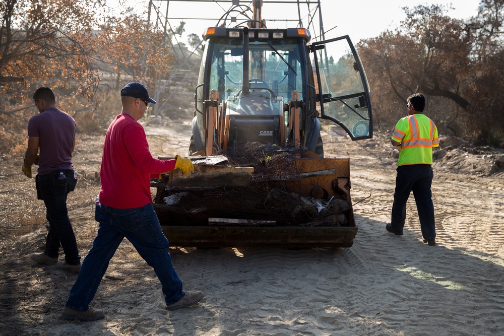 HMLA-169 Marines help Carlsbad community with post-fire cleanup