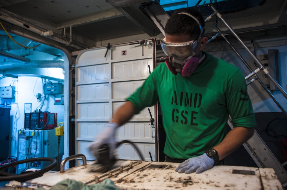 USS Nimitz sailor performs maintenance