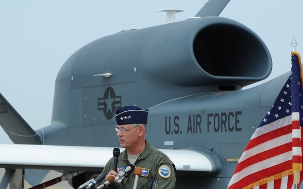 RQ-4 Global Hawk leaves Misawa, flies south for winter