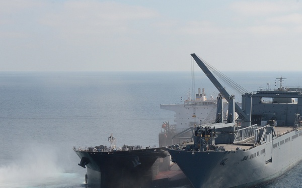 LCAC, MLP, USNS Montford
