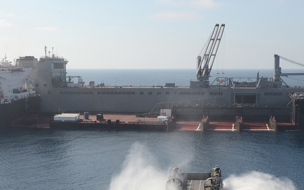 LCAC, MLP, USNS Montford
