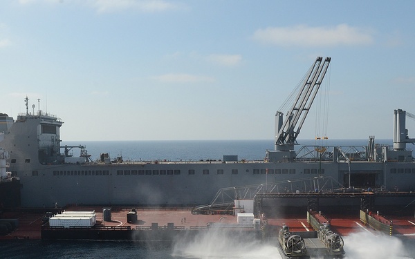 LCAC, MLP, USNS Montford