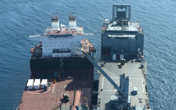 LCAC, MLP, USNS Montford