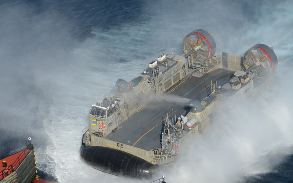 LCAC, MLP, USNS Montford