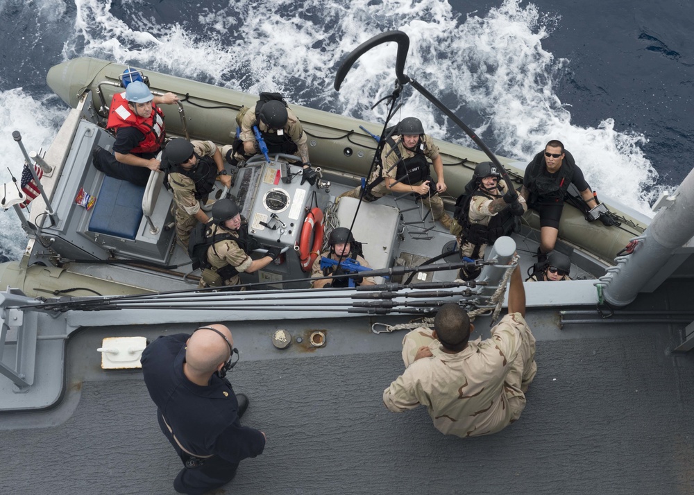 USS Rodney M. Davis conducts VBSS exercise