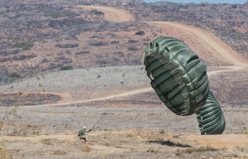 Force Recon conducts airborne-sustainment training