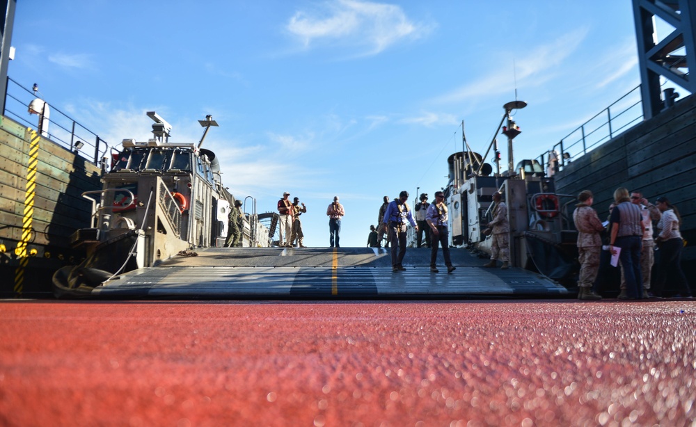 Navy-Marine Corps team demonstrate ship-to-shore capabilities