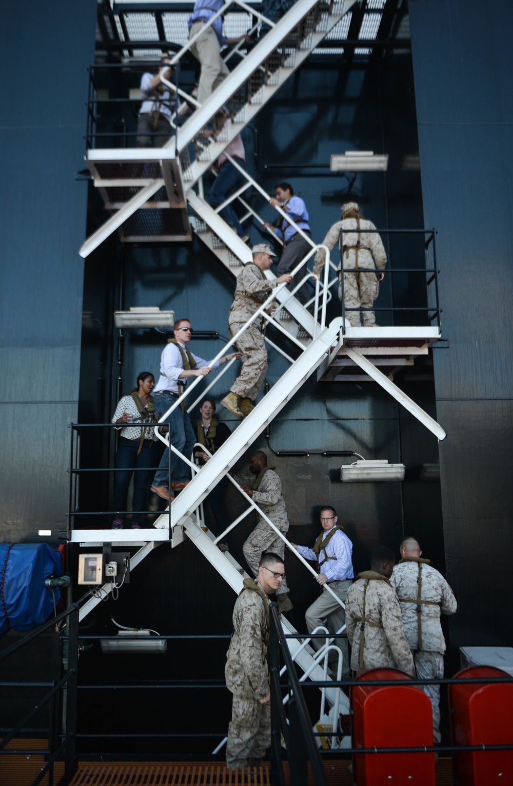 Navy-Marine Corps team demonstrate ship-to-shore capabilities