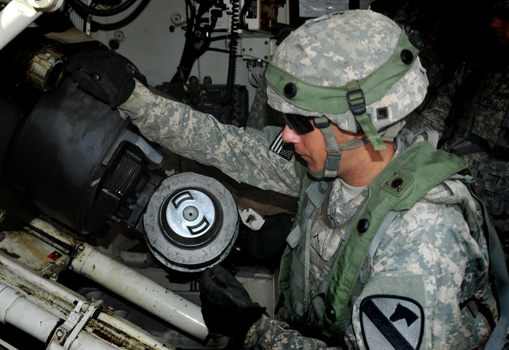 Regimental command sergeant major visits ‘Greywolf’ artillerymen