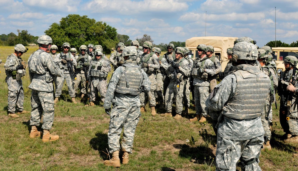 Regimental command sergeant major visits ‘Greywolf’ artillerymen