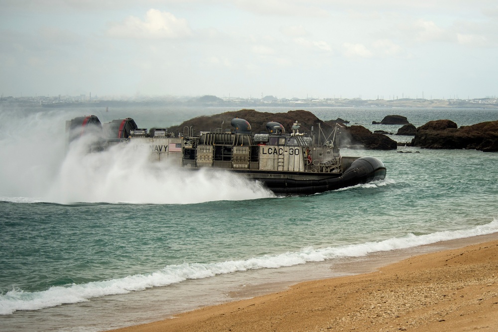 USS Germantown equipment offload