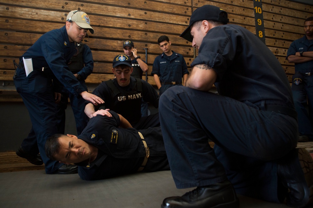 USS Germantown Sailors conduct simulated bomb threat exercise