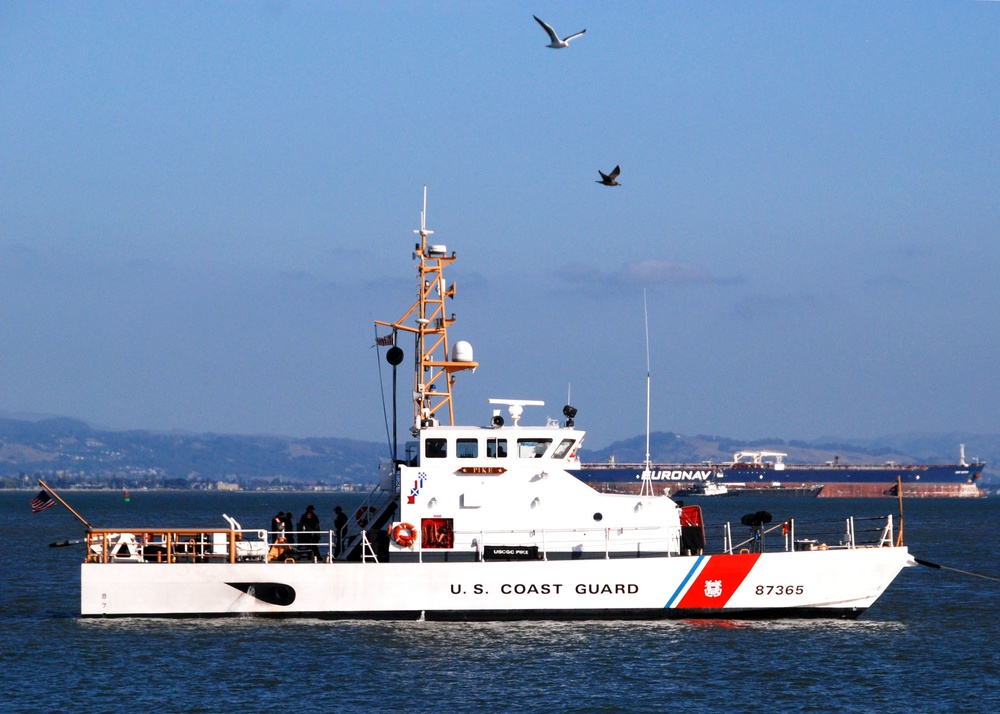 Coast Guard patrols McCovey Cove during 2014 World Series