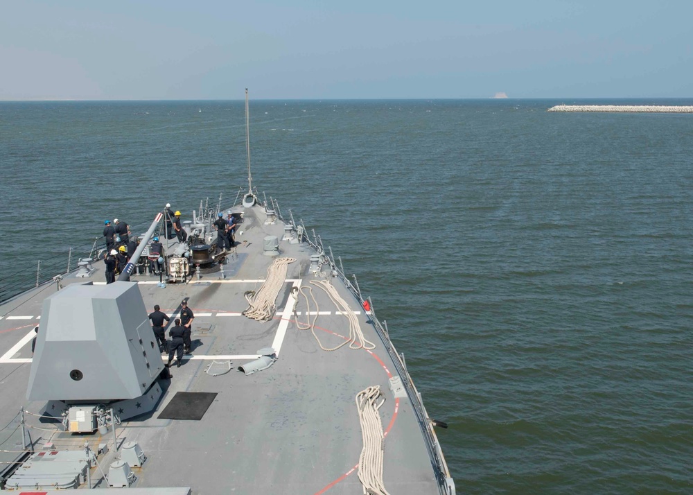 USS Dewey departs Oman