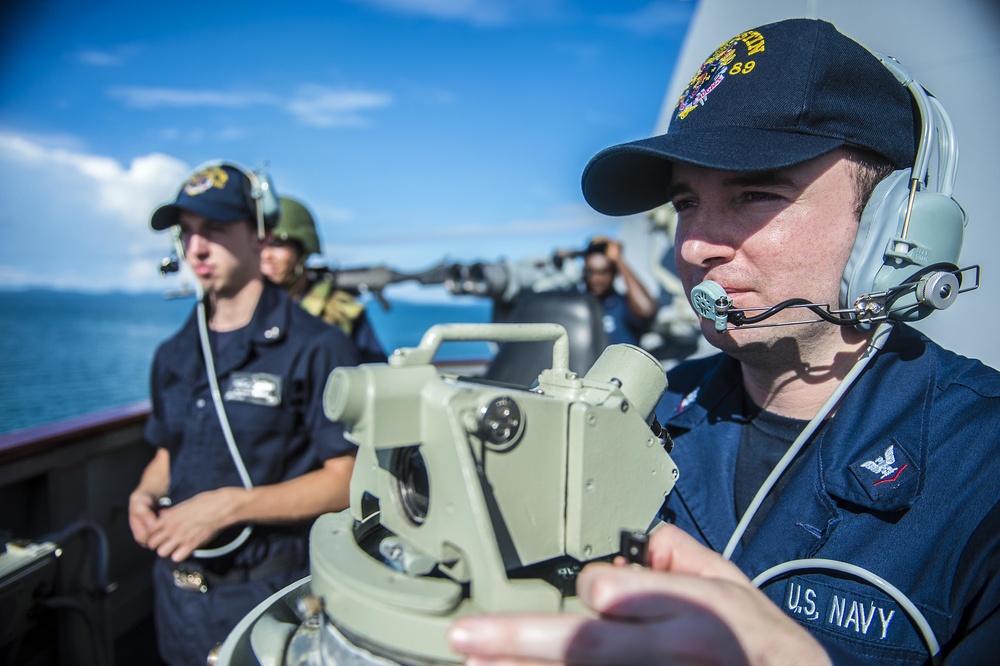 USS Mustin enters port in Cambodia