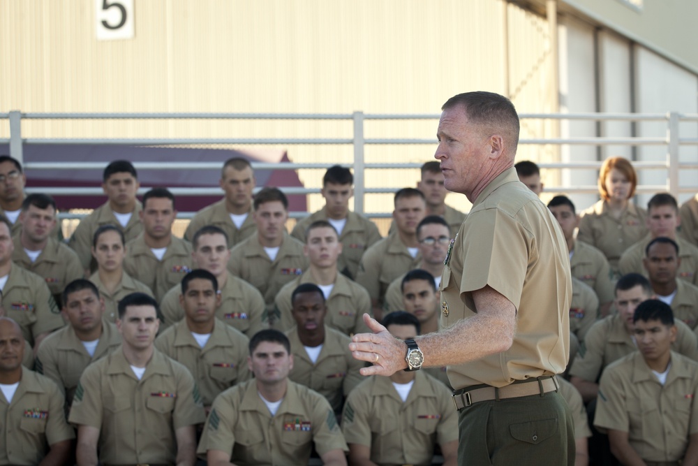 Brig. Gen. Banta Visits MCAS Camp Pendleton