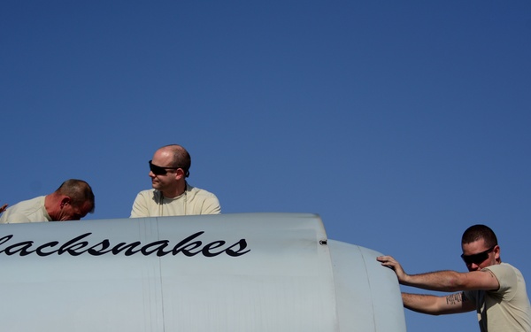 Tactical aircraft maintainers keep ’em flying