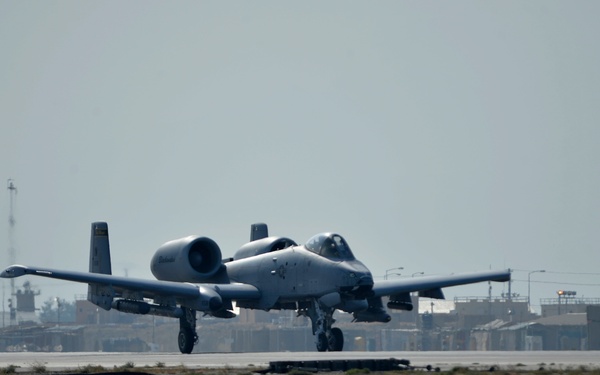 Tactical aircraft maintainers keep ’em flying