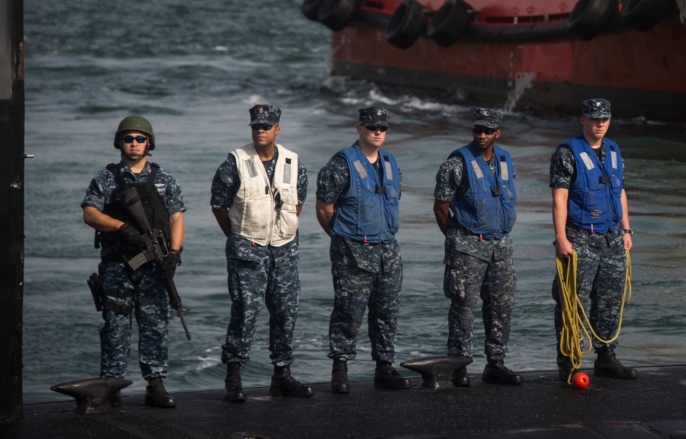 USS Boise pulls into port