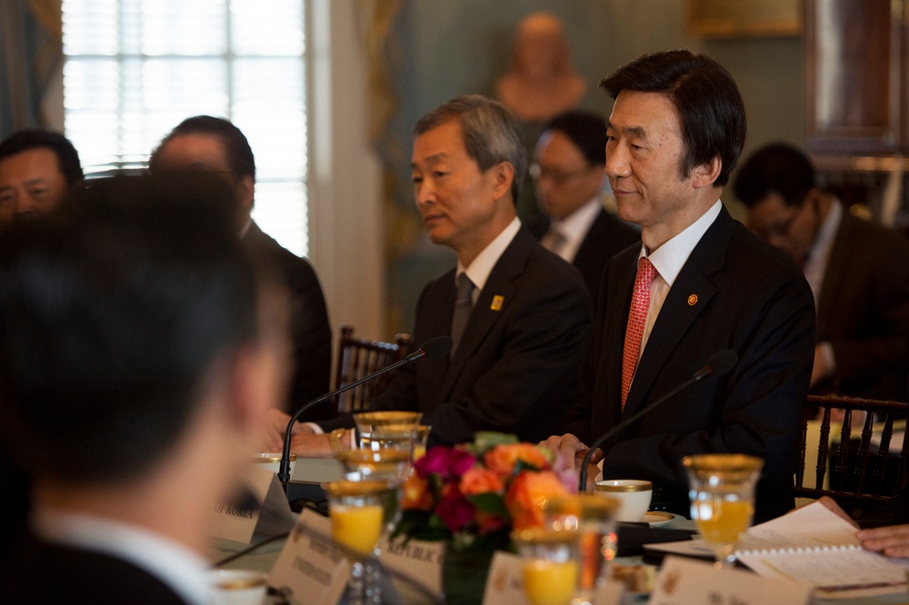 SD meets with Secretary of State and ROK officials