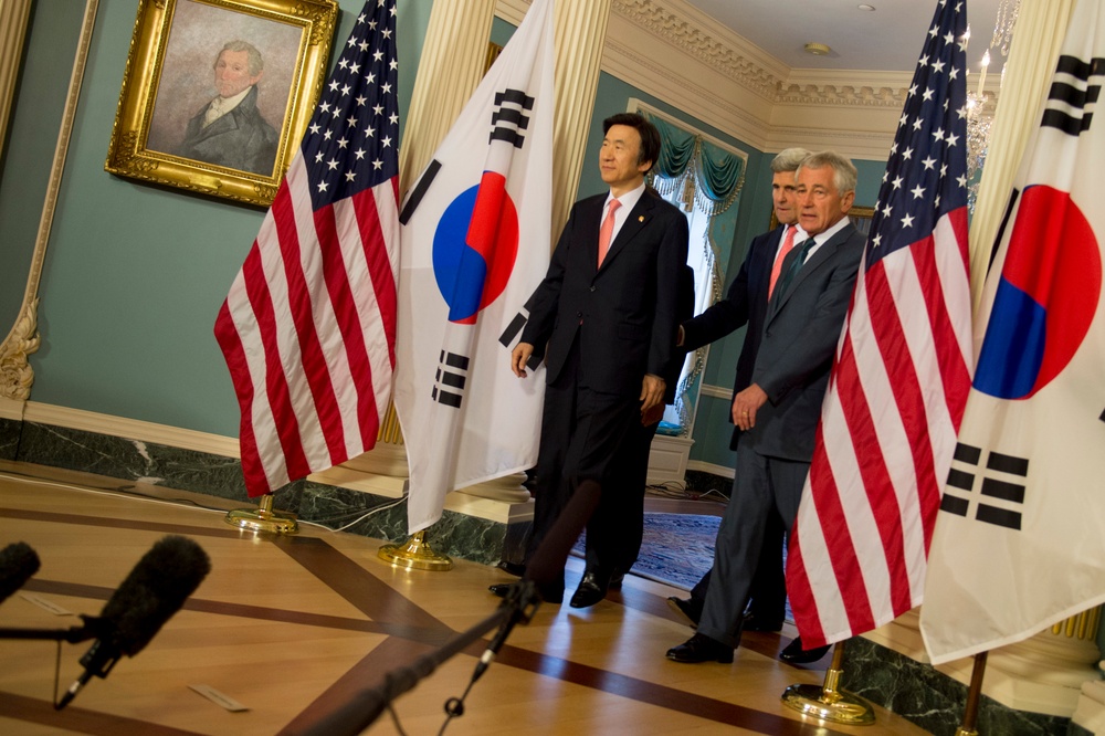 Hagel meets with Secretary of State and ROK Officials